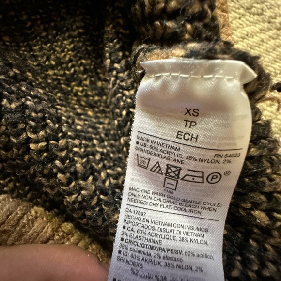 Old Navy Leopard Print Sweater in Black and Tan size xs - Picture 3 of 4